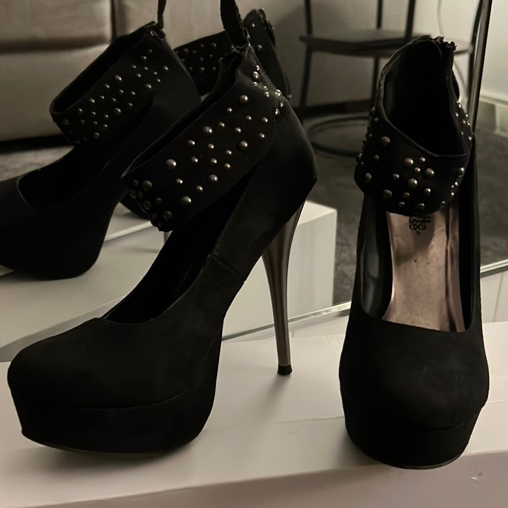 Vintage Black Faux Suede Heels